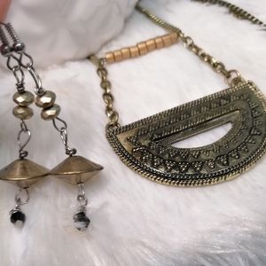 Tarnished gold tone earring/necklace set